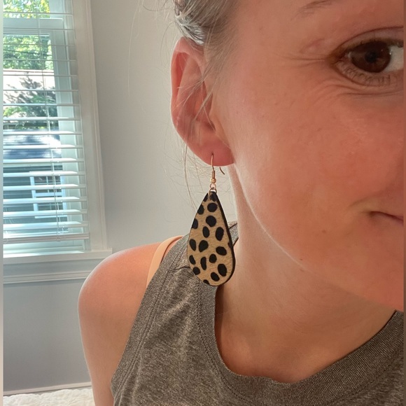 Cheetah print earrings - Picture 2 of 2